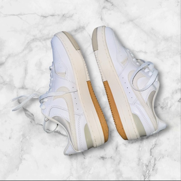 Nike WOMEN'S NIKE GAMMA FORCE SNEAKERS 6 ~ Gum White - Picture 6 of 7